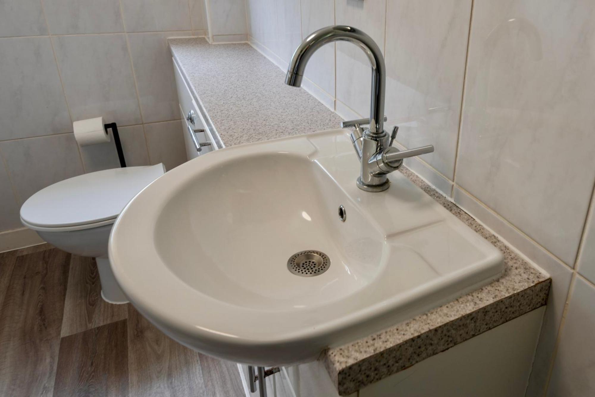 Single Room In Brand New 5 Bedroom Home BW Room 2 Solihull Exterior foto